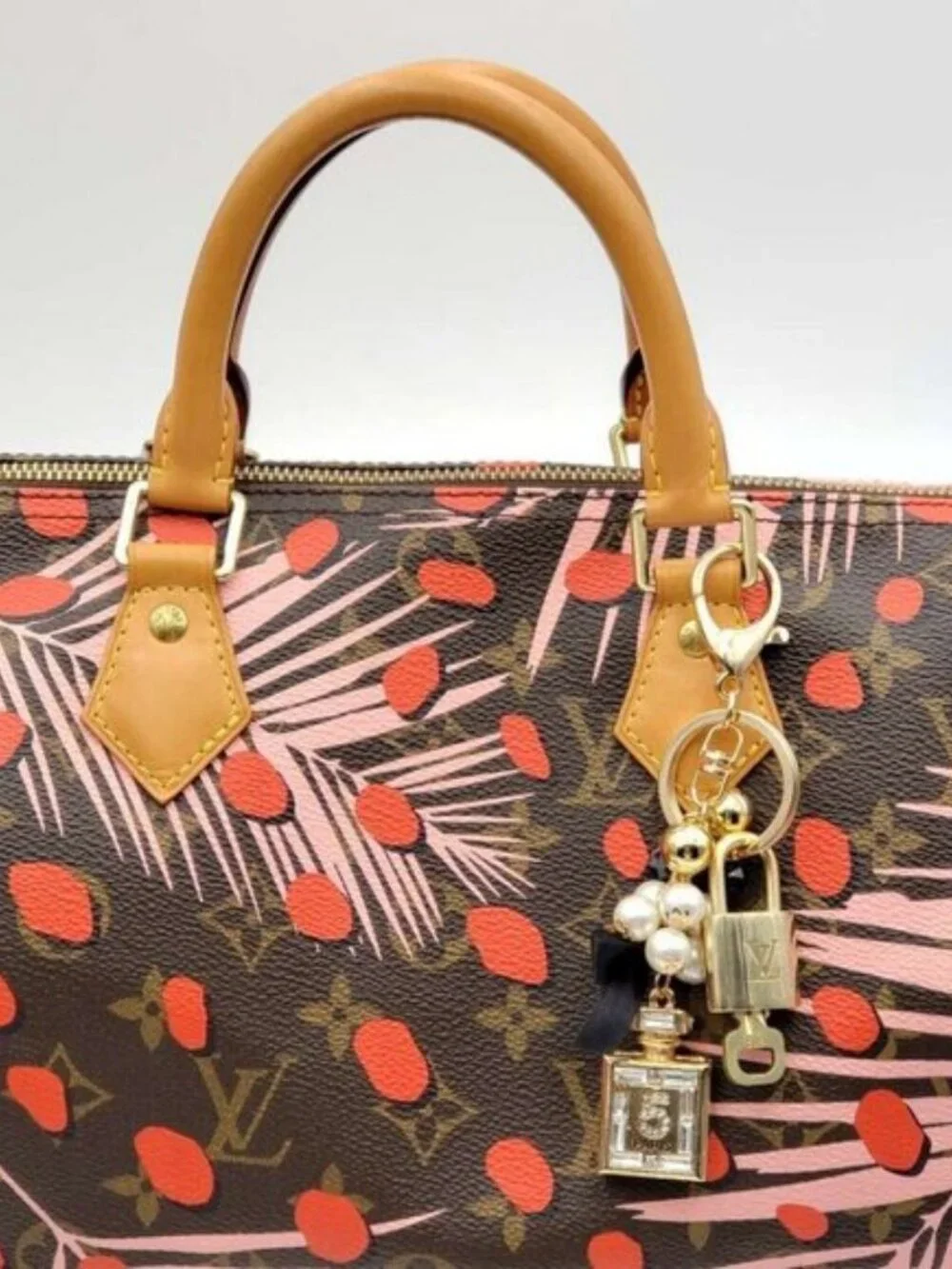 Authentic Louis Vuitton Gold Lock 🔒 Keychain Bag Unbranded N5 Bottle Charm LV - Picture 9 of 10